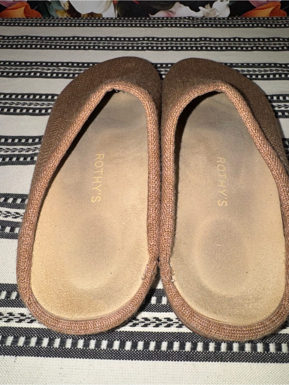 Rothy's Women’s Original Camel Knit Slip-On Clogs, 8 - Picture 4 of 12